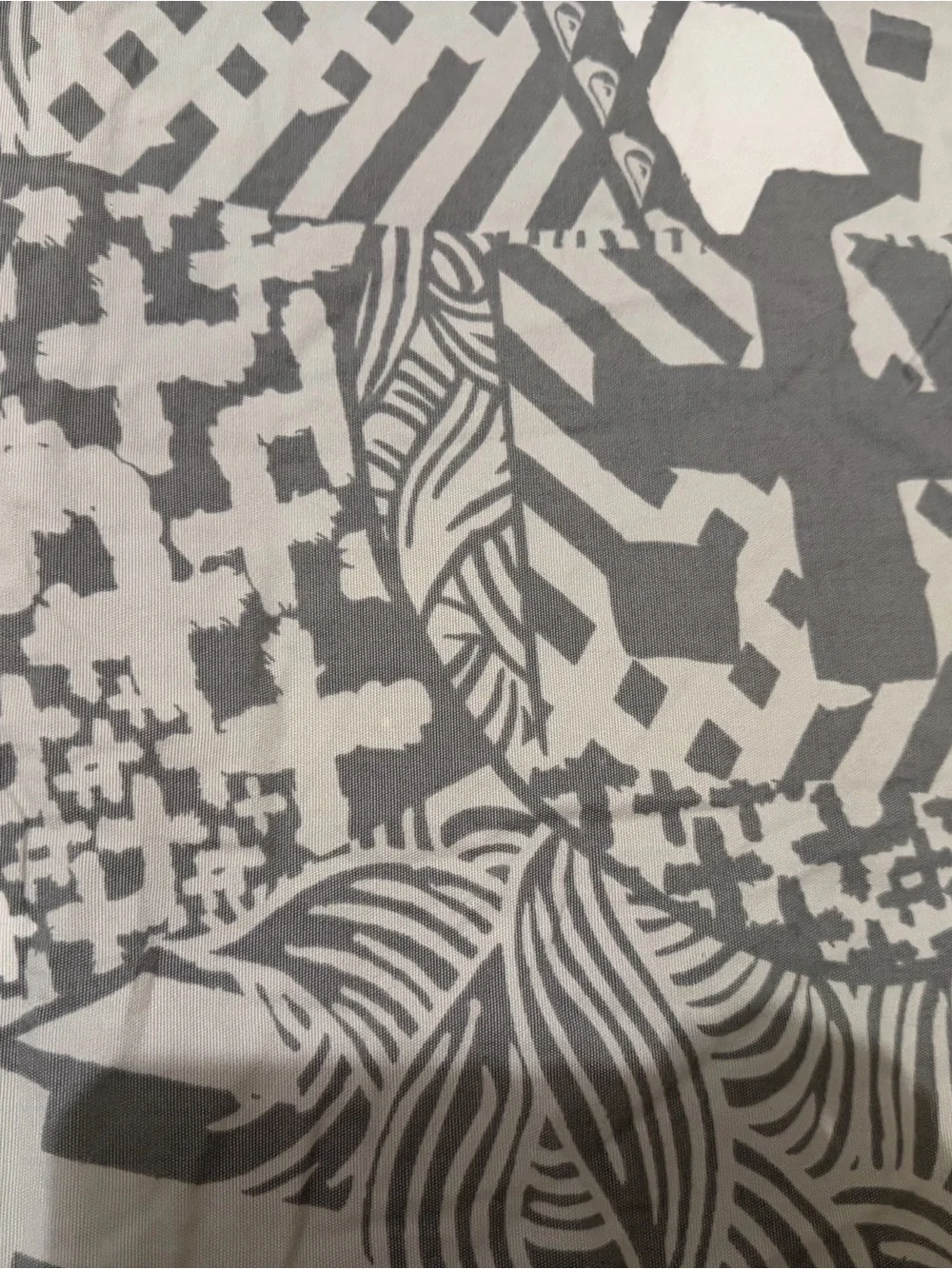 Quiksilver Gray Camouflage Comforter cover full/queen with Red Script Logo